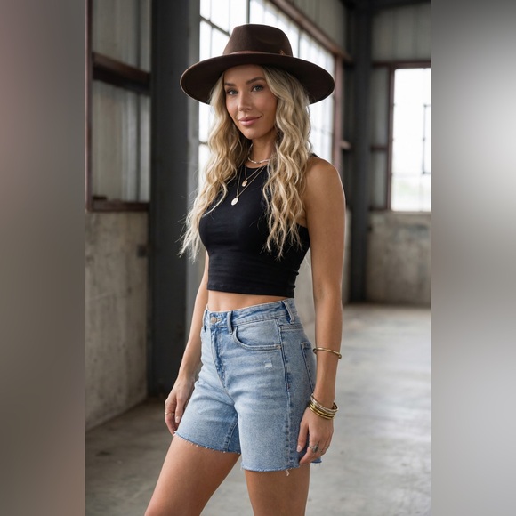 NWT Cutoff Lightly Distressed Light Wash Jean Denim Bermuda Shorts - Picture 4 of 7